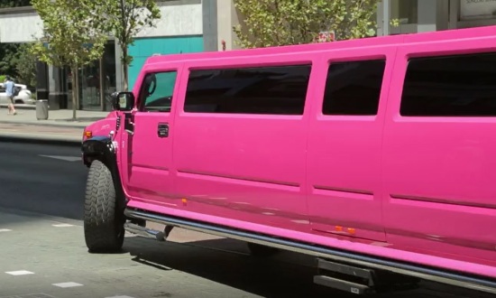 roze hummer limousine te huur